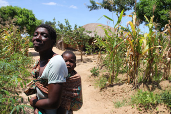 This mother and her child are among the 200,000 people in Malawi who live in a clean environment: thanks to the Global Sanitation Fund. Photograph©WSSCC/Katherine Anderson
